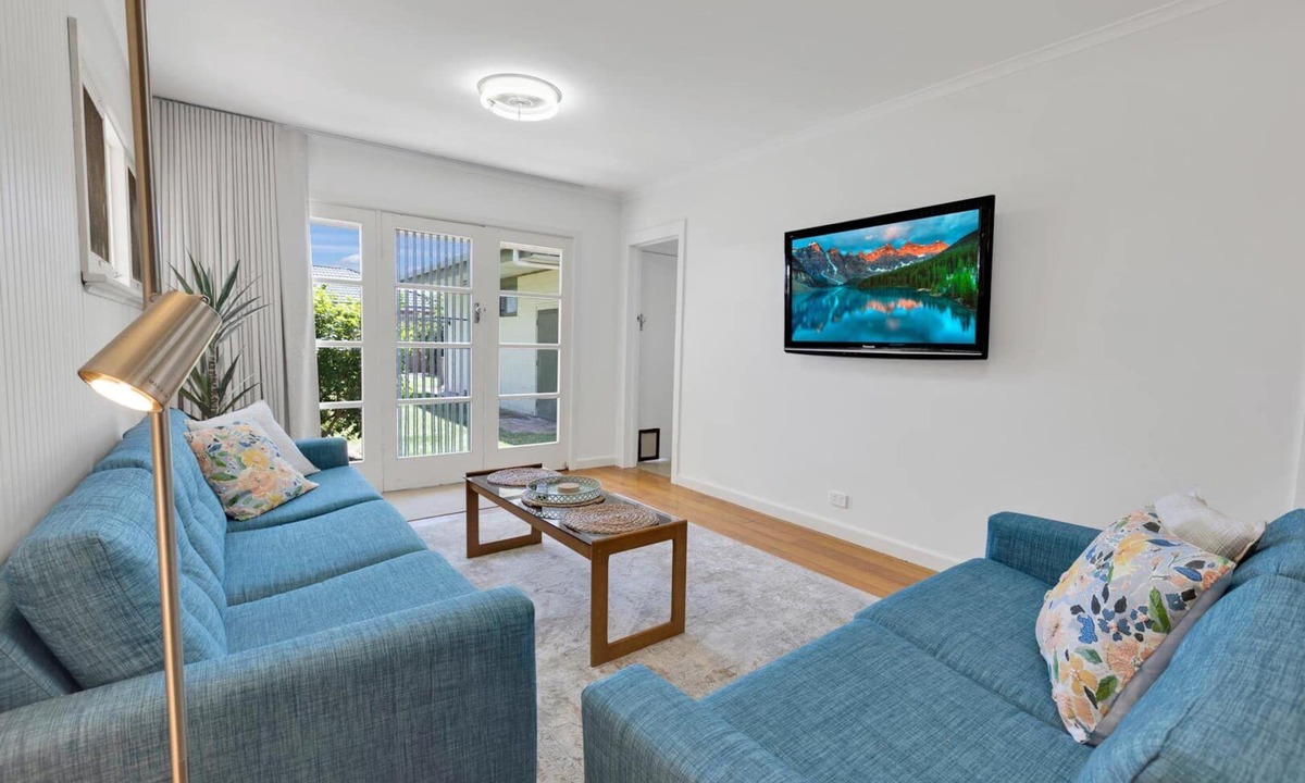 Bairnsdale House | Cearc House: Centrally Located within the Bairnsdale Golden Triangle