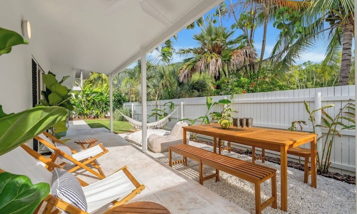 Palm Cove Villa | Cedar Villa: A Designer Pool House by the Beach