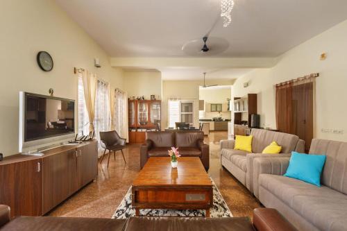 Kalyan Nagar Villa | Cedar Wood Villa by RedOlive 3BHK Nr Indiranagar