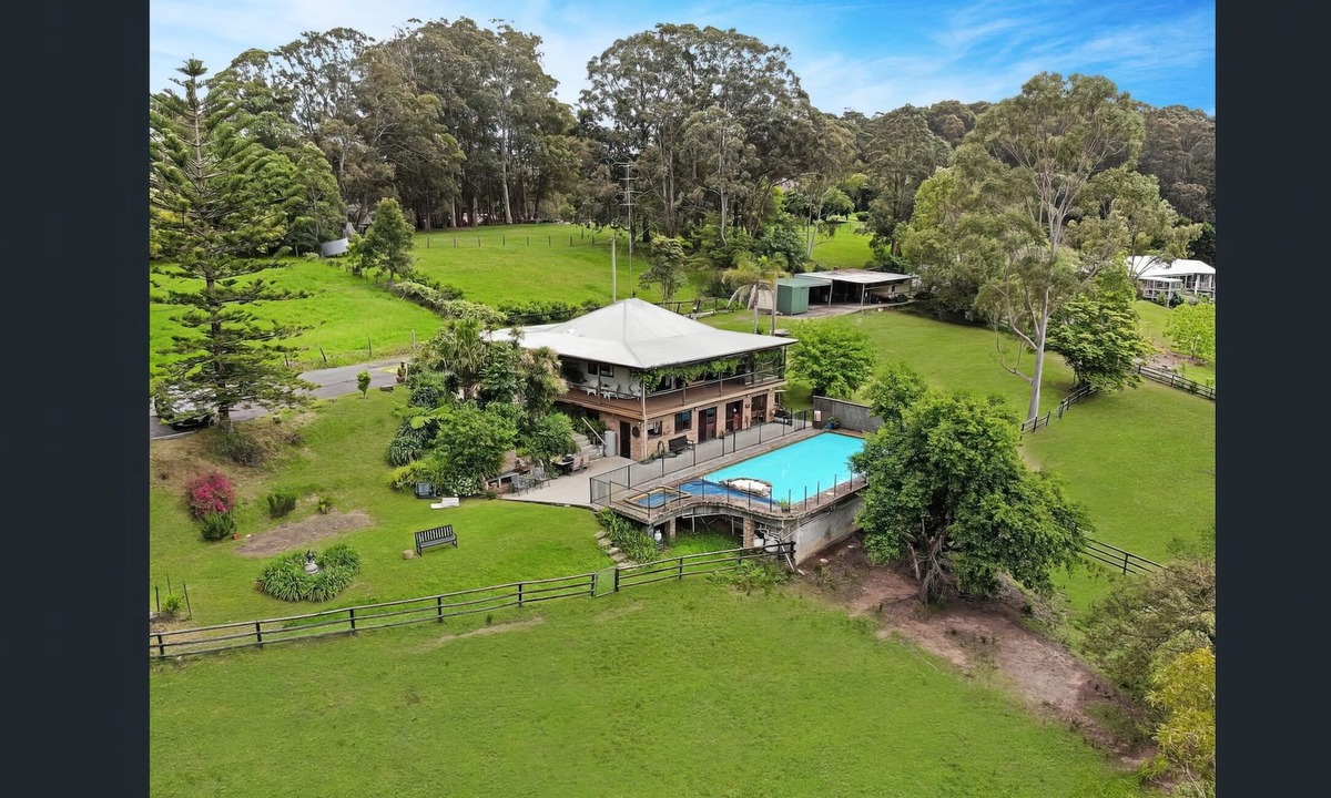 Glenning Valley House | Central Coast Alpaca Farm Stay - On 5 secluded acres with pool