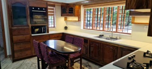 Kaduthuruthy House | Chakos Homestay