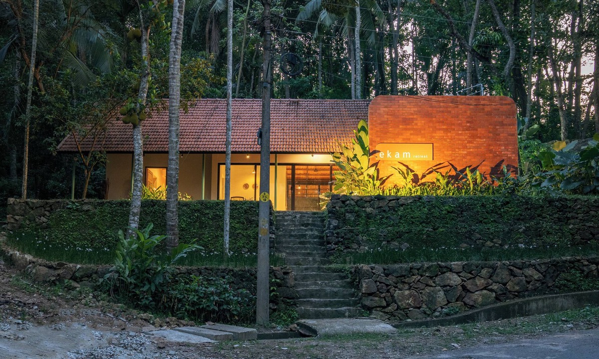 Neyyattinkara House | Charming 2-BR farmhouse with AC, WiFi in Thiruvananthapuram. One with Nature