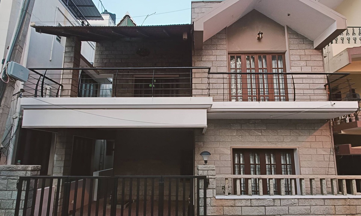 Hebbal House | Charming 2-bedroom bungalow with Wi-Fi, AC, Parking in awesome Bengaluru-Hebbal