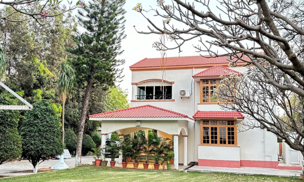 Chevella House | Charming 3-bedroom farmhouse with WiFi and AC in serene Tolkatta