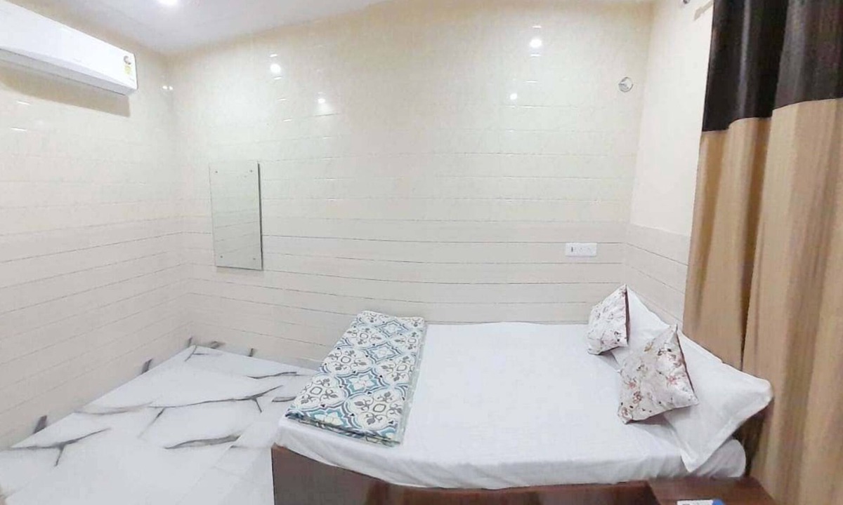 Agra Villa | Charming 3-bedroom villa with WiFi, AC in tranquil Dhandhupura