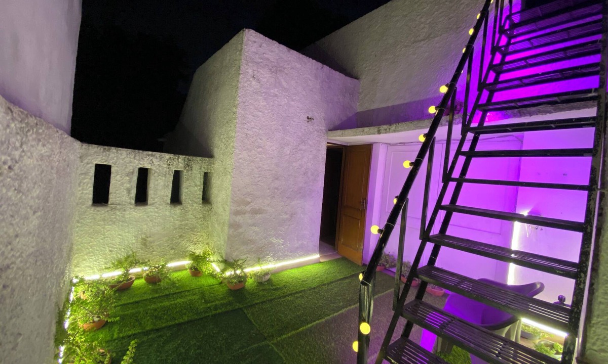 Phase I Apartment | Charming 4BHK Duplex in South Delhi. Pet-friendly. Rustic charm, modern comfort.