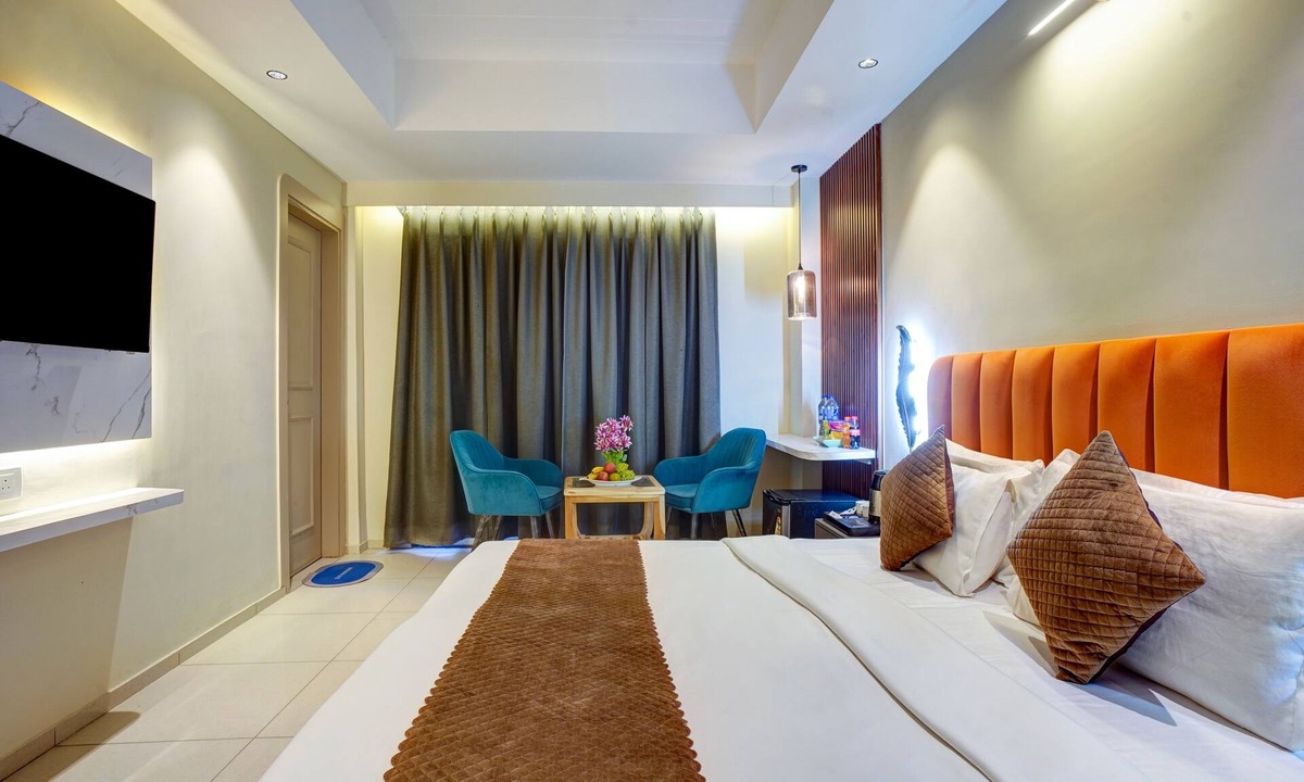 Gurugram Bed & Breakfast | Charming 6-bedroom bed & breakfast in pleasant neighborhood Near Gurgaon Metro