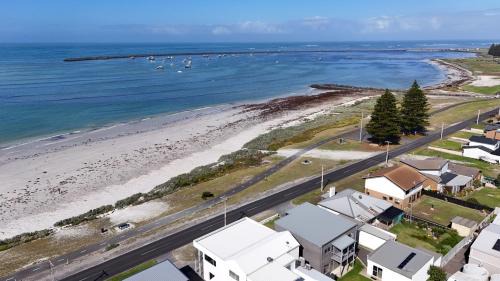 Port Macdonnell House | Charming Beachside Stay in Port MacDonnell