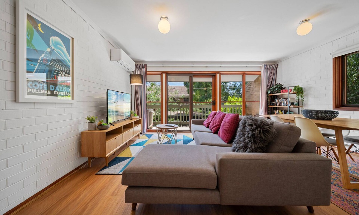 Lyneham Apartment | Charming Canberra 2-Bed by Parks & Shops