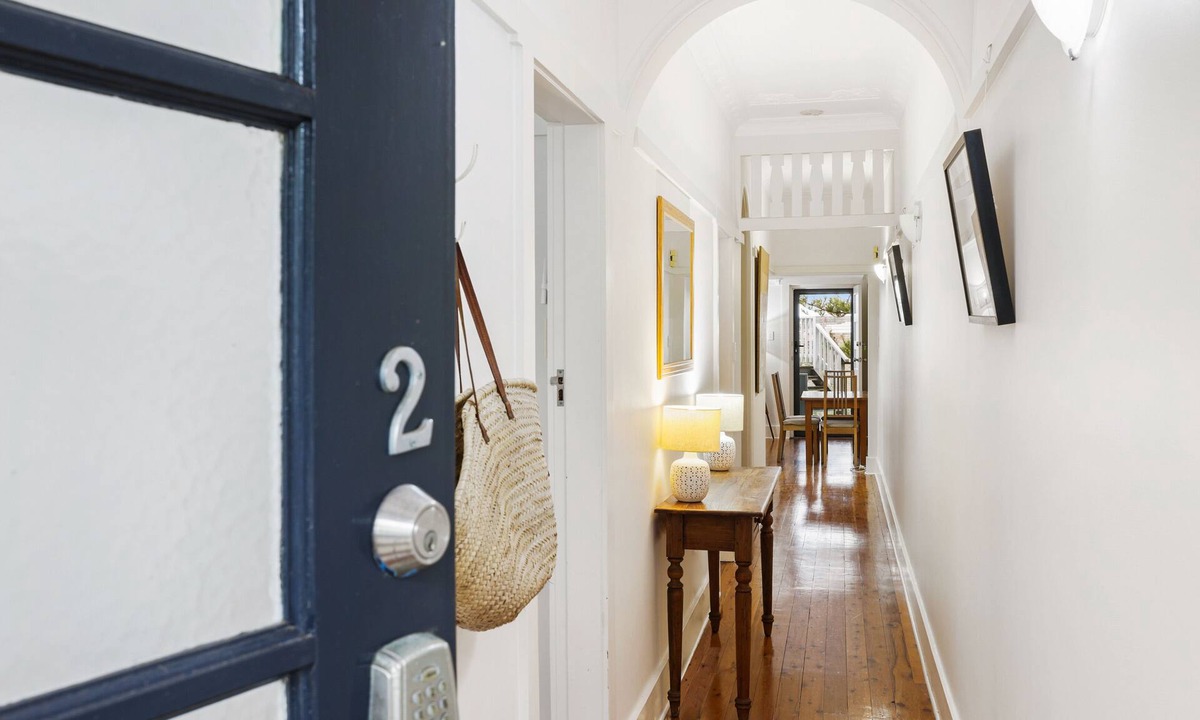 Manly Apartment | Charming federation apartment close to Manly Beach.