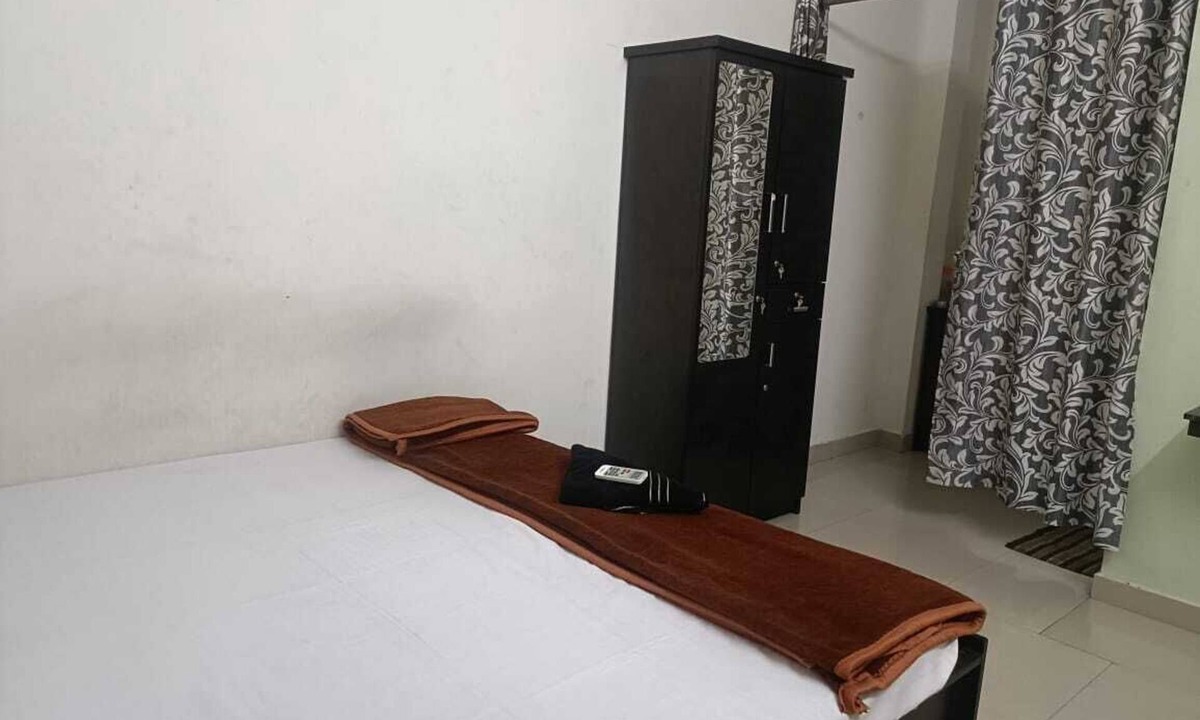 Mamangalam Hotel | Charming lodge in serene Kochi with WiFi, AC