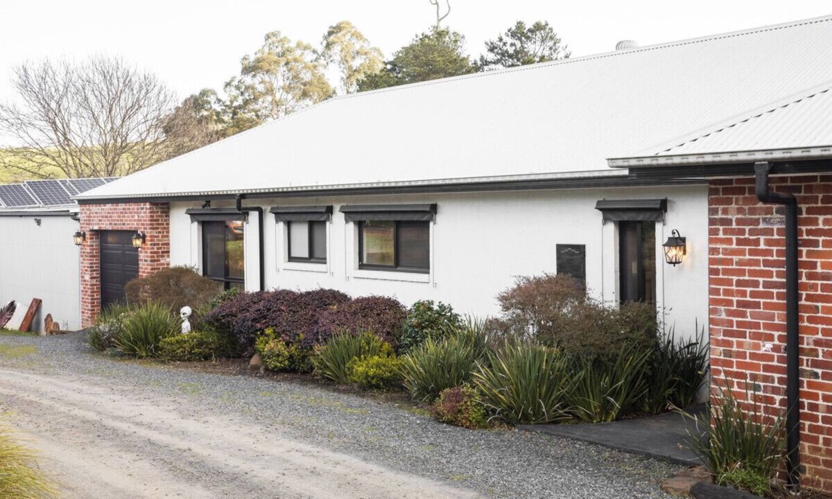 Mount Burnett Apartment | Chayah Farm Stay luxury in the Dandenong Ranges