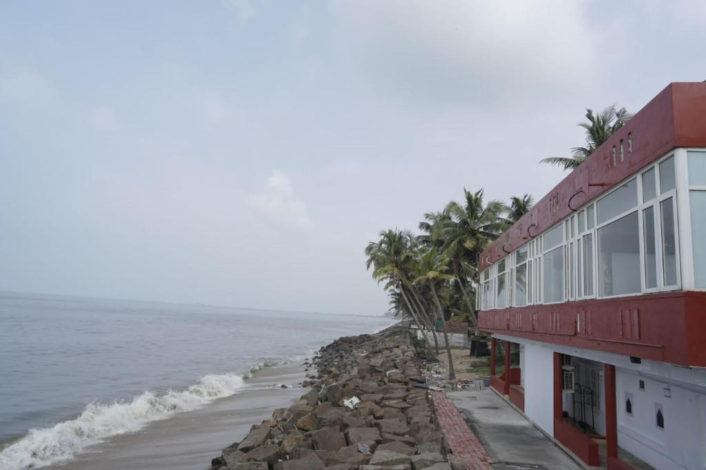 Kuzhuppilly Hotel | Cherai Blue View Beach Resort