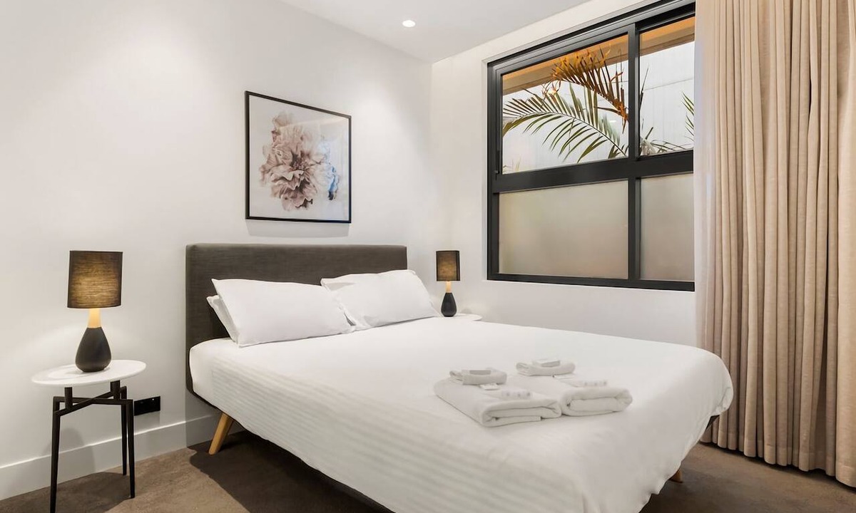 Coogee Apartment | Chic 2 Bed Apartment w Balcony Near Coogee Beach