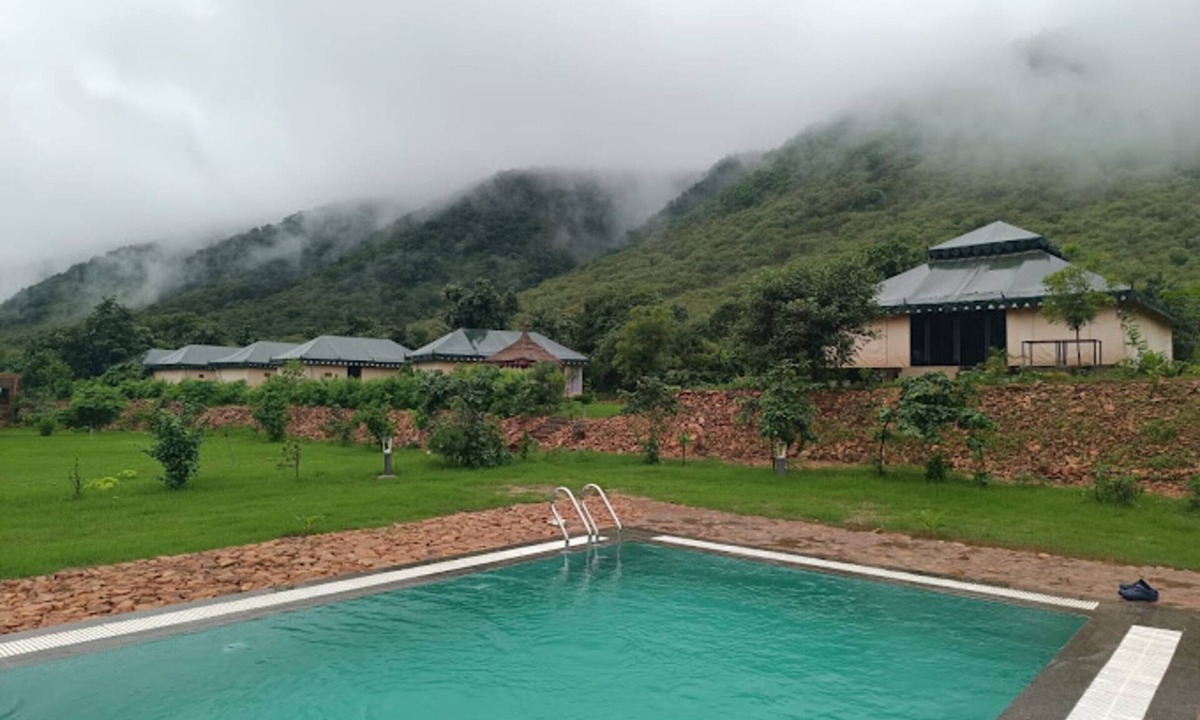 Jhiri Hotel | Chokhiwadi Forest Retreat