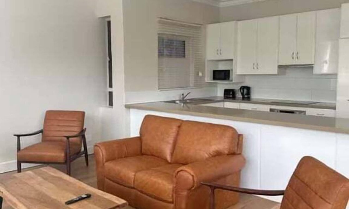 Rockhampton Apartment | City Loft | Stylish CBD Stay + River Walks