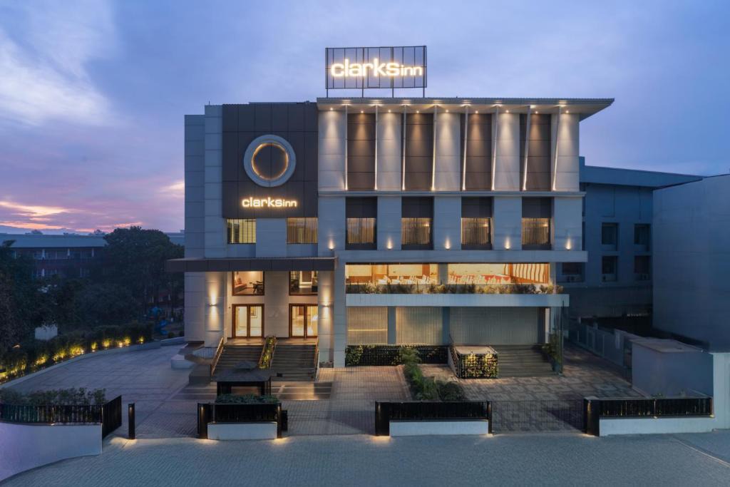 Dehradun Hotel | Clarks Inn Dehradun