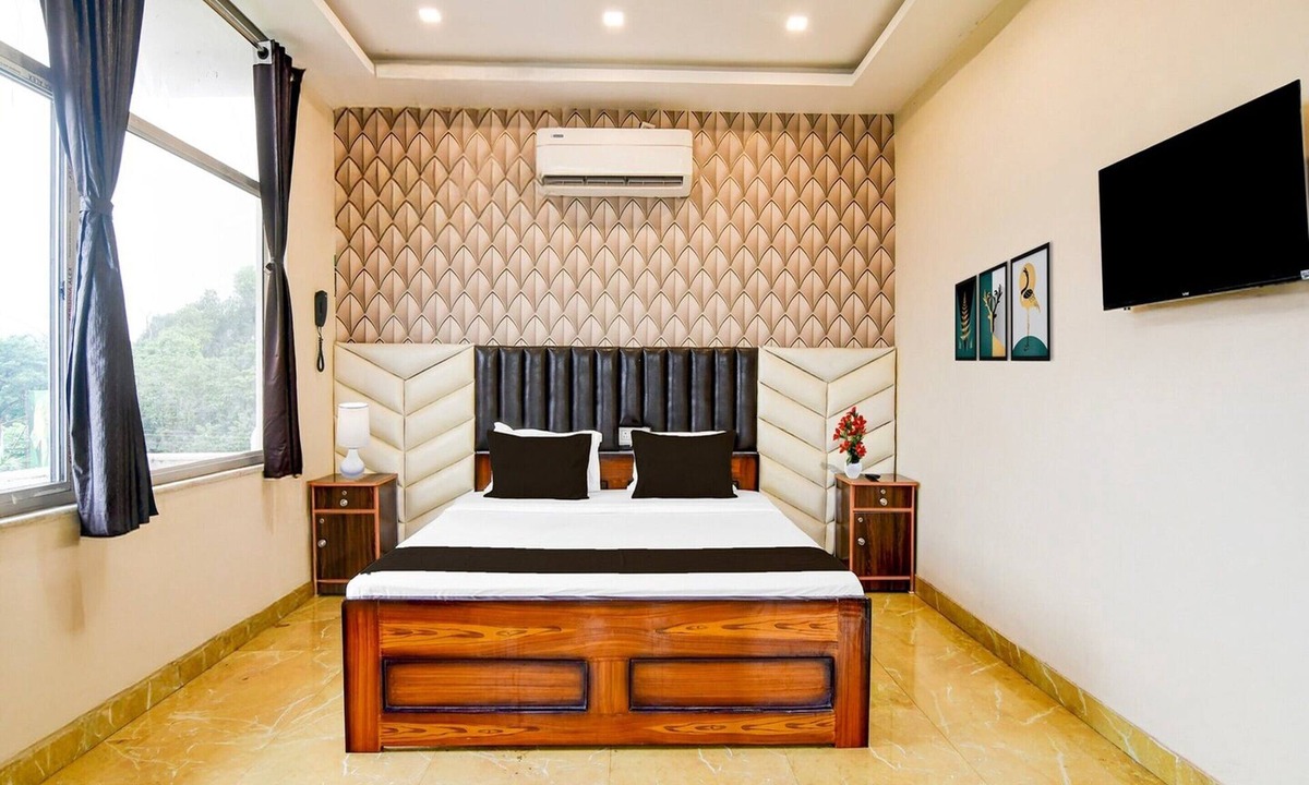 Shibpur House | Classic With Balcony Hotel Beer and Beyond