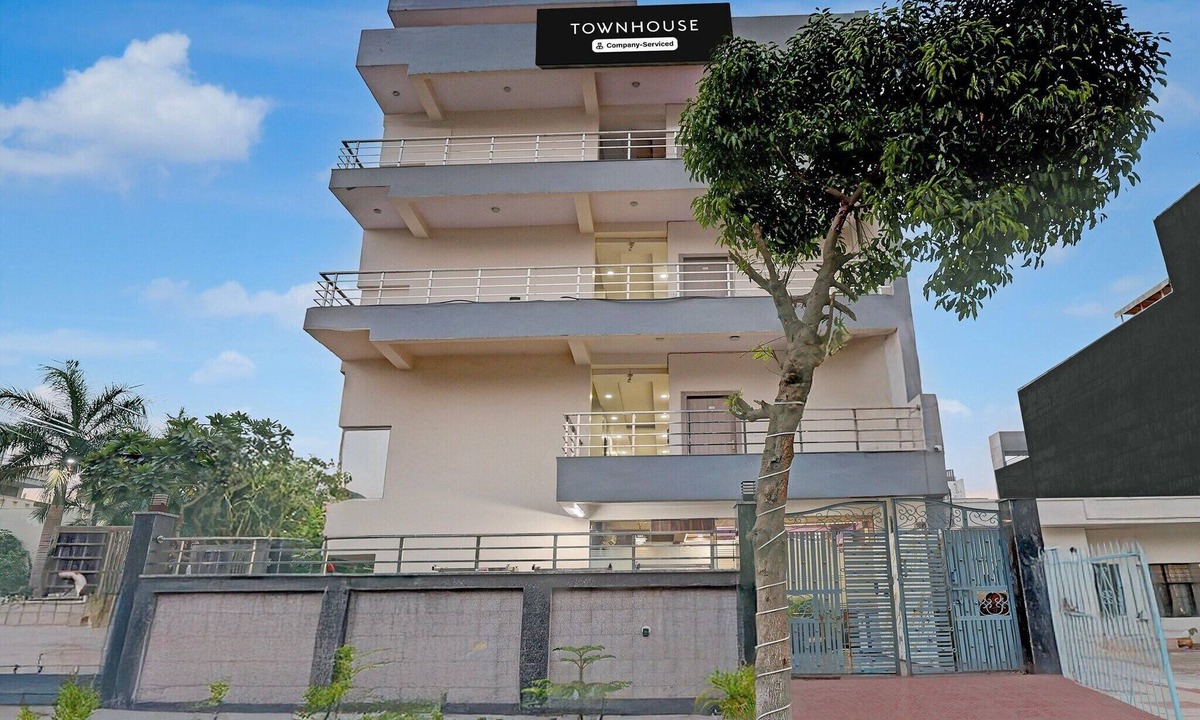 Sector 70 House | Classic with BalconyPALM PARADISE