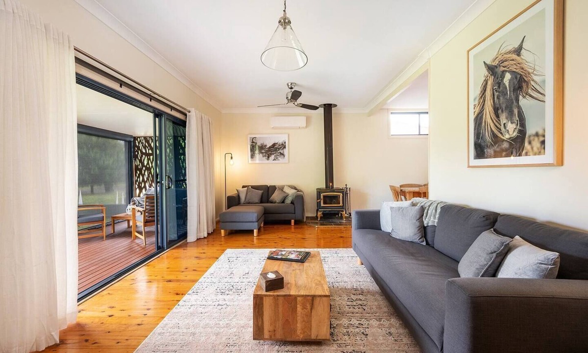 Central Mudgee House | Clematis Cottage Indoor outdoor Mudgee Lifestyle