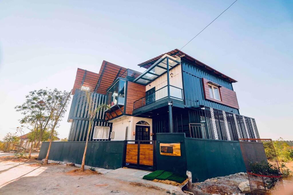 Anekal Villa | Cliff362 - Luxurious shipping container villa