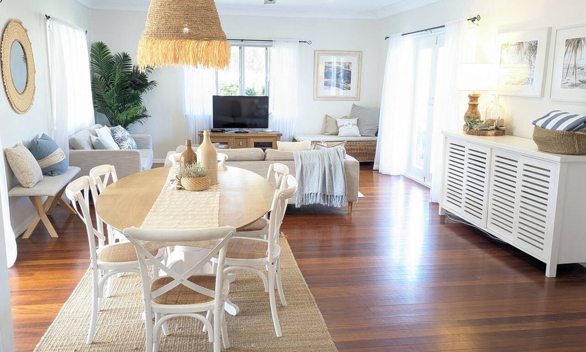 Tin Can Bay House | Coastal home by the calm waters of Kindy Beach