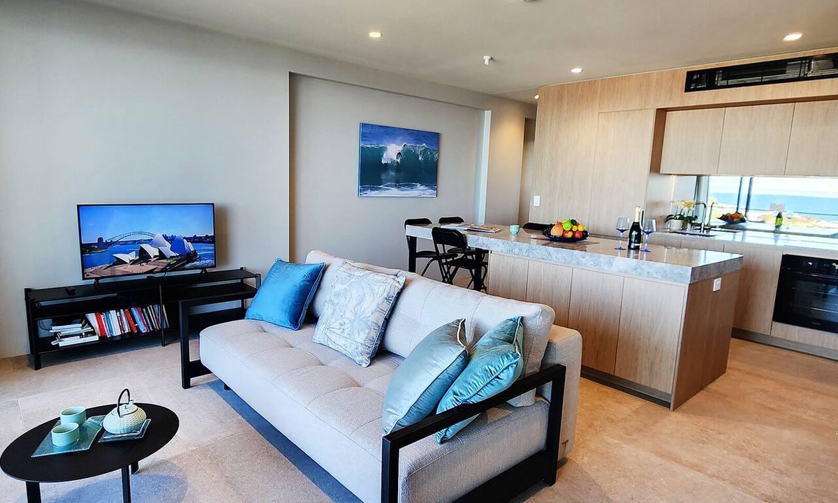 Bronte Apartment | Coastal Luxury Overlooking Tamarama Beach - Views, Parking & Air Conditioning