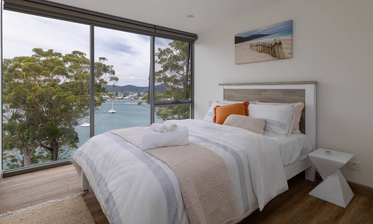 Daleys Point Apartment | Coastal Views