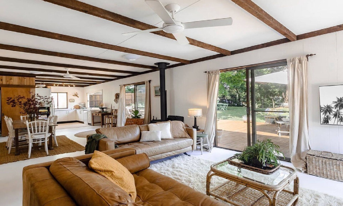 Killcare House | Coastal vintage cottage brimming with character and charm just moments to beaches, bay and cafes.