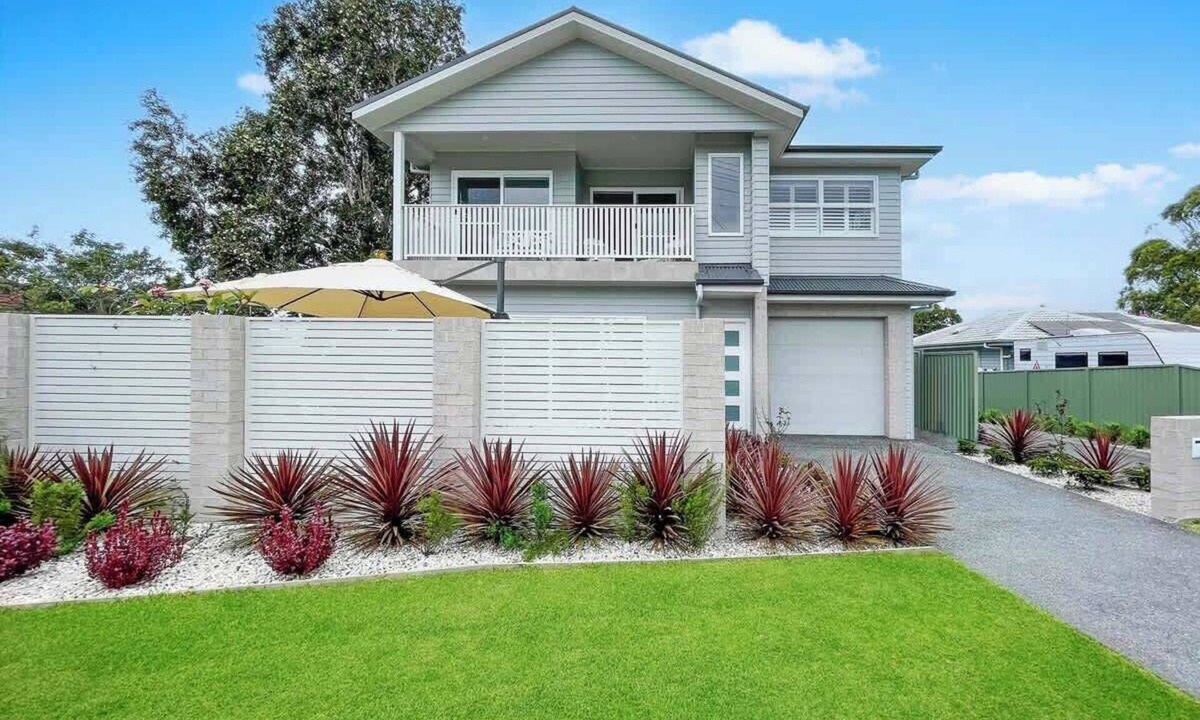 Shellharbour House | Coastline Cove - Townhome Near Village & Marina