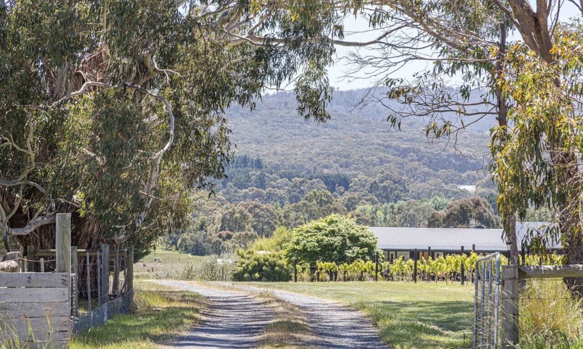 Newham Other | Cobaw Views – a Mount Towrong Vineyard retreat