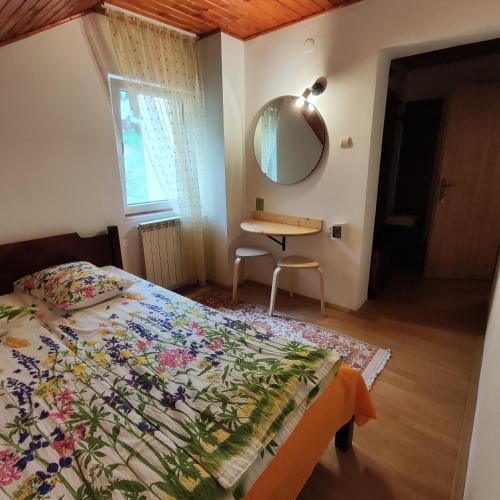 Malaiesti Cabin | Codrin