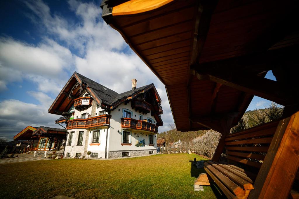 Campulung Moldovenesc Hotel | Colț de Austria