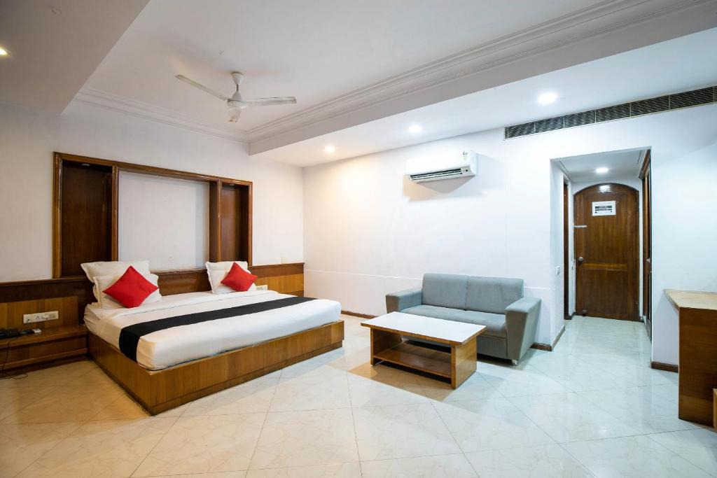 Gandhinagar Hotel | Collection O 49275 Hotel Suman City
