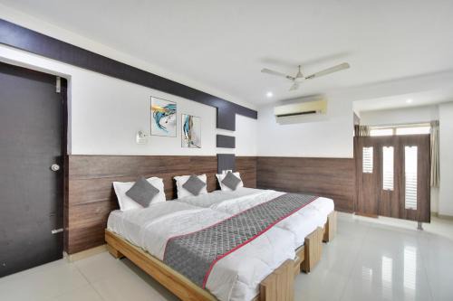 Navalur Hotel | Collection O Elite Residency