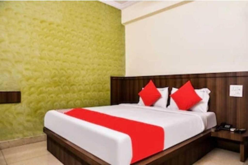 Bhopal Hotel | Collection O Hotel Gopi Palace