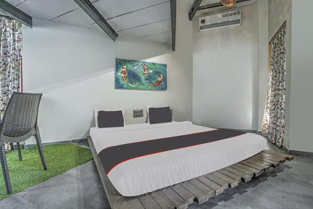 Ulhasnagar Hotel | Collection O Hotel Nirva