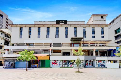 Ahmedabad Hotel | Collection O Prahlad Nagar Road Formerly Hotel Aura Inn