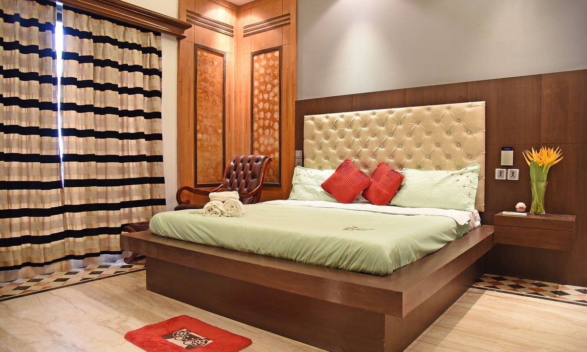Park Street House | Colonial Room|Park Street is 1 Km away|WIFI|TV|AC