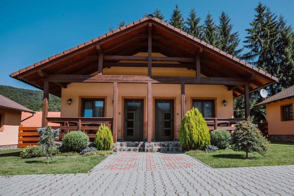 Eremitu Resort | Complex turistic Han Pescaresc