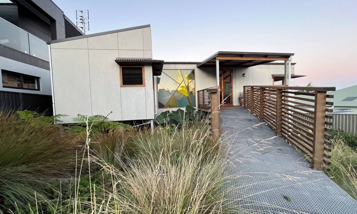 Coledale House | Contemporary beach house in Coledale. Ocean & Escarpment views. Pet friendly.