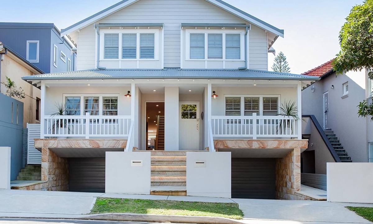 Coogee House | Coogee Oasis is Beach House with Pool Moments to Coogee Beach