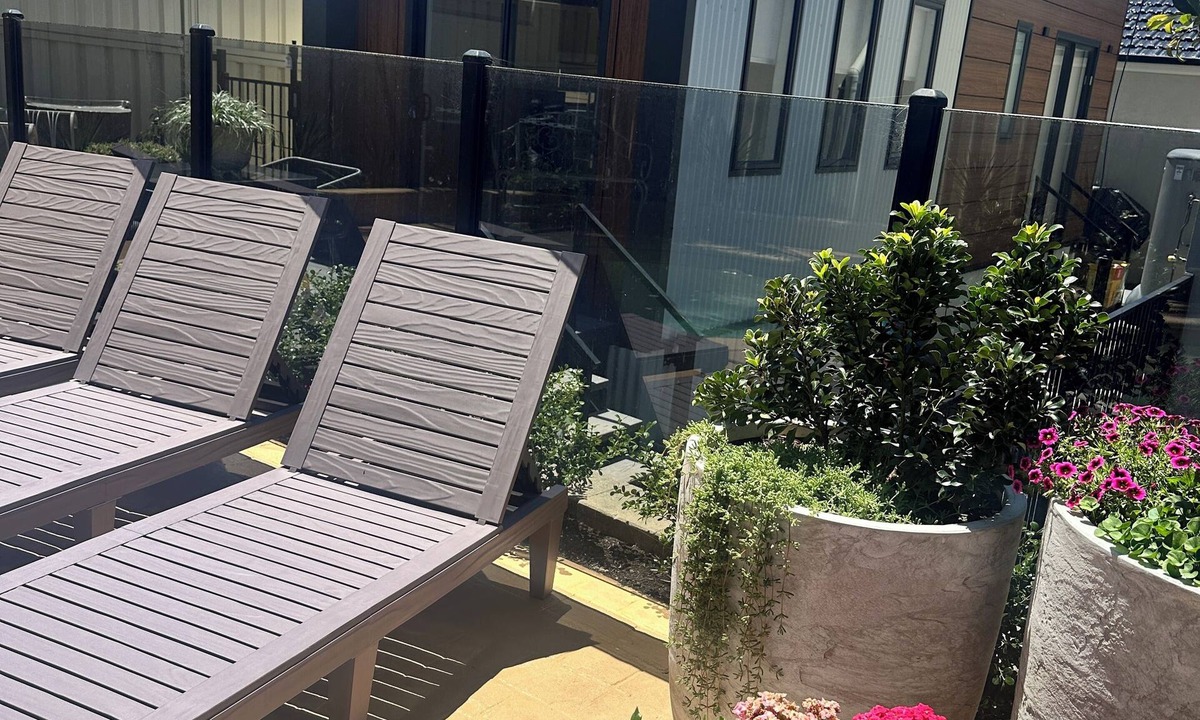 Shell Cove House | Cosy retreat near Marina and beach.Prvate deck bbq and access to Inground pool