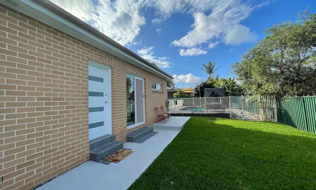Baulkham Hills House | Cosy Sunlit Home Away from Home