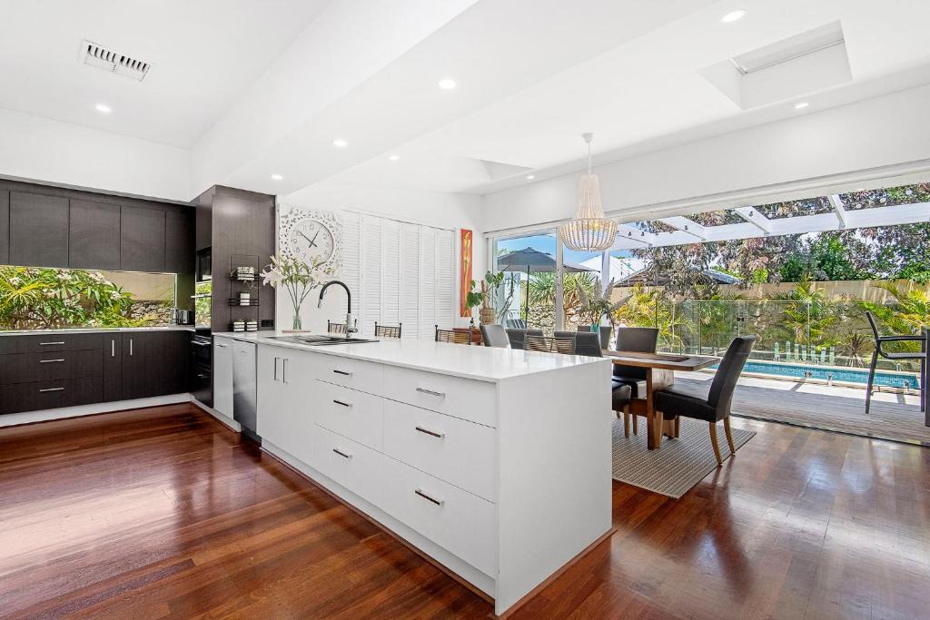 Palmyra Villa | Cottage Gem - 2BR Parkside Retreat