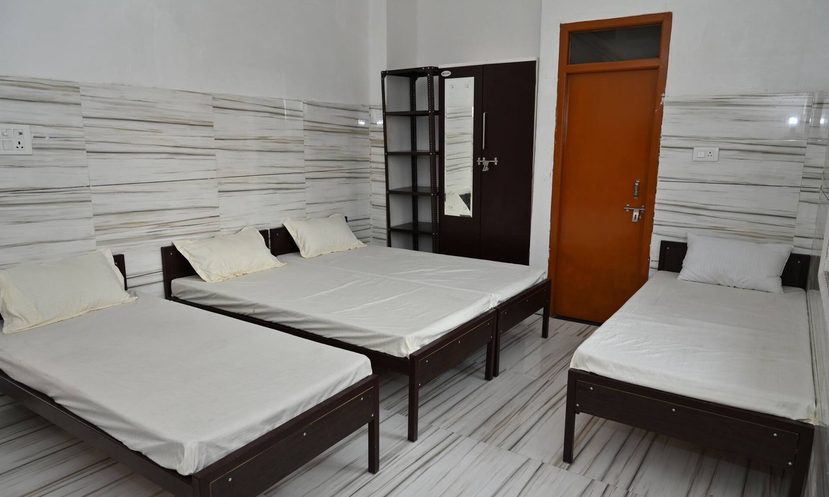 Merta Hotel | Cozy 1-bedroom hotel in welcoming Sindhlas with AC