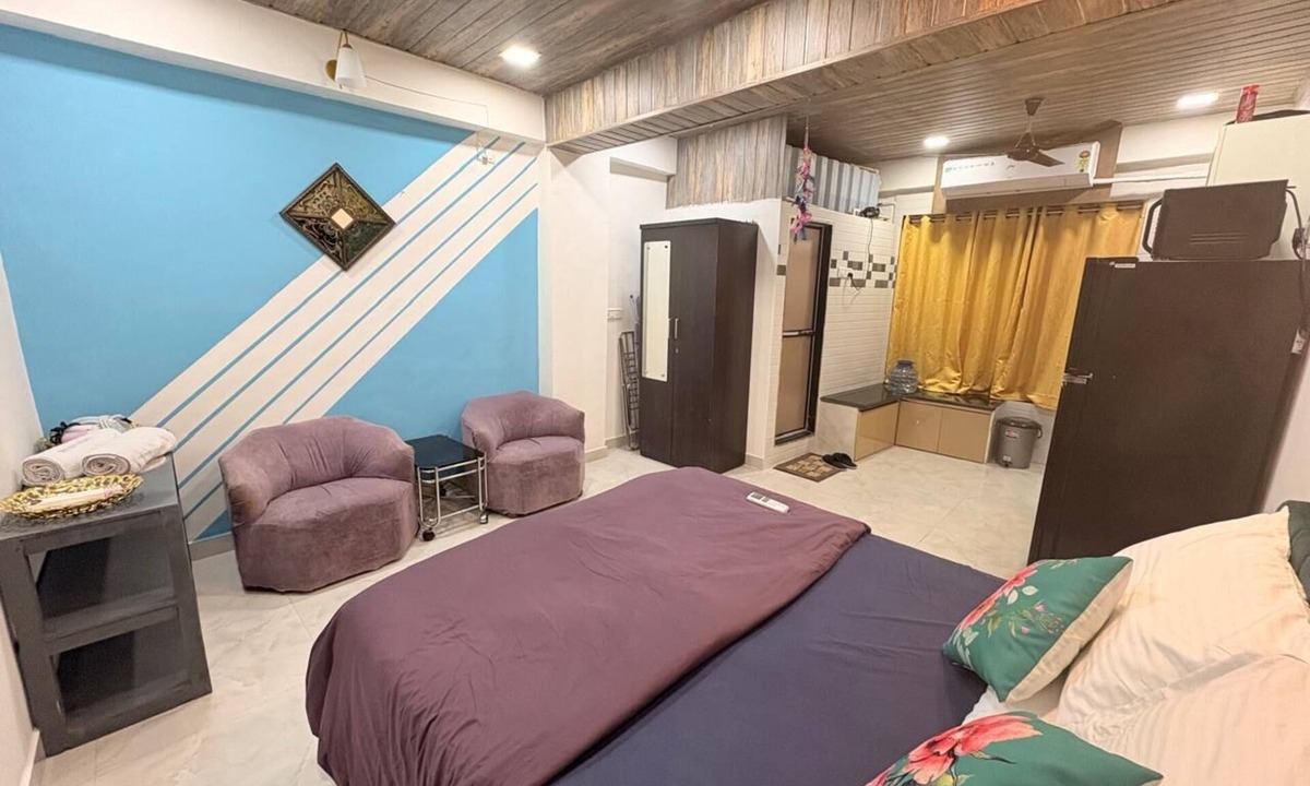 Khar Apartment | Cozy apartment in beautiful Chuim village, Bandra west