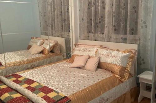 Cugir Apartment | Cozy Comforts aprt in Cugir