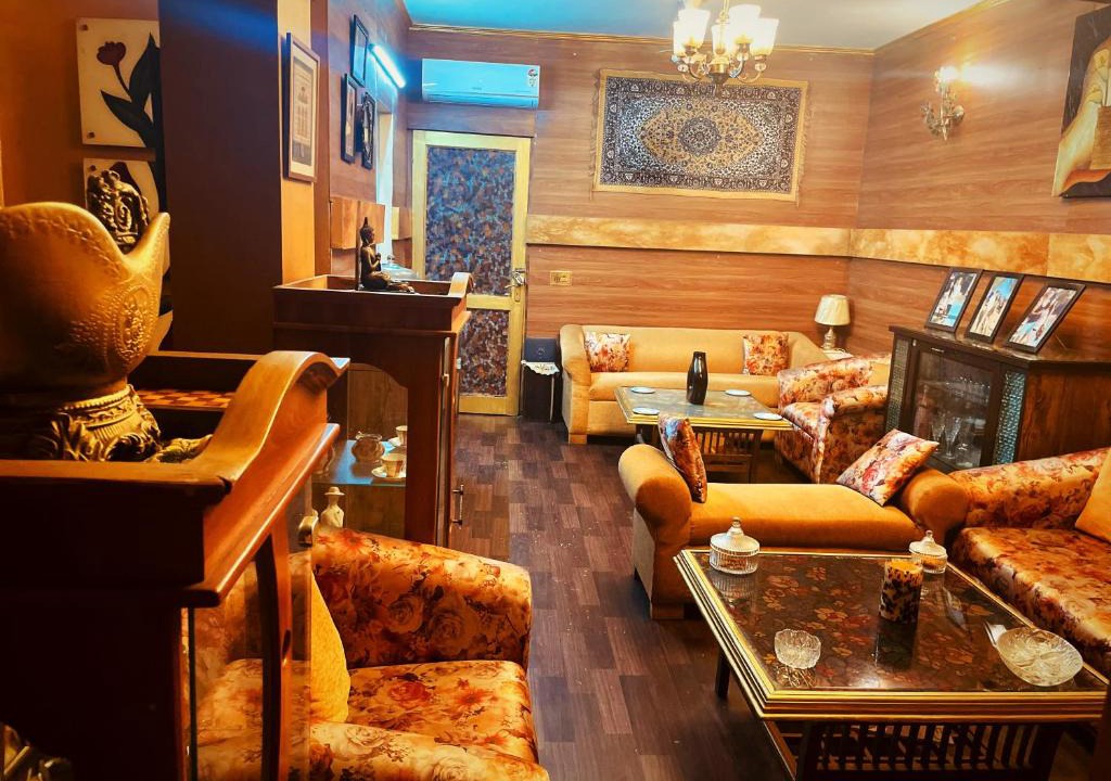 Chittaranjan House | Cozy private room in a designer apartment south delhi