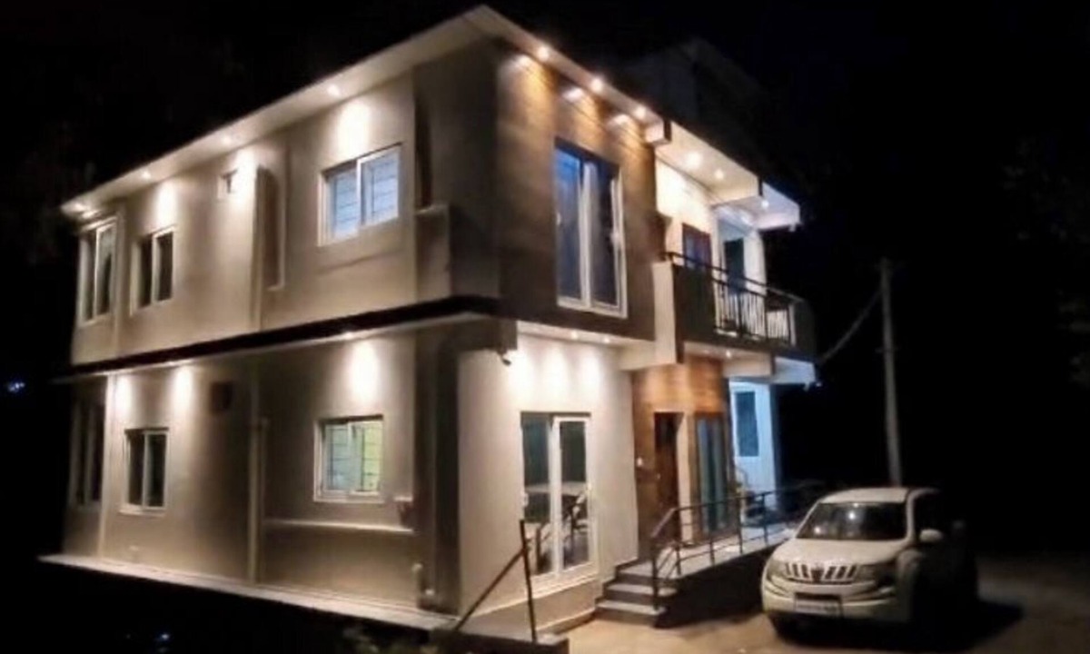 Vilpatti Apartment | Cozy retreat at MistyView 2BHK Apmt with amazing view with work ready wifi.